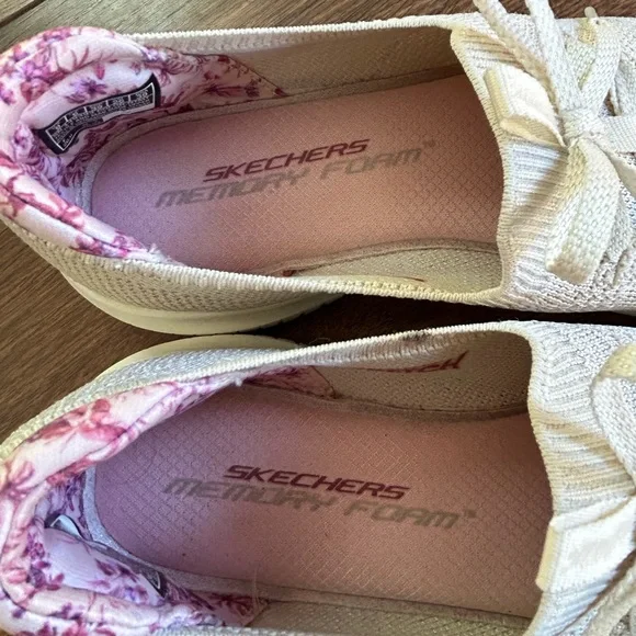 Skechers Ultra Flex Washable Slip On Shoes in Flourishing View Ivory Size 9 - Picture 3 of 6
